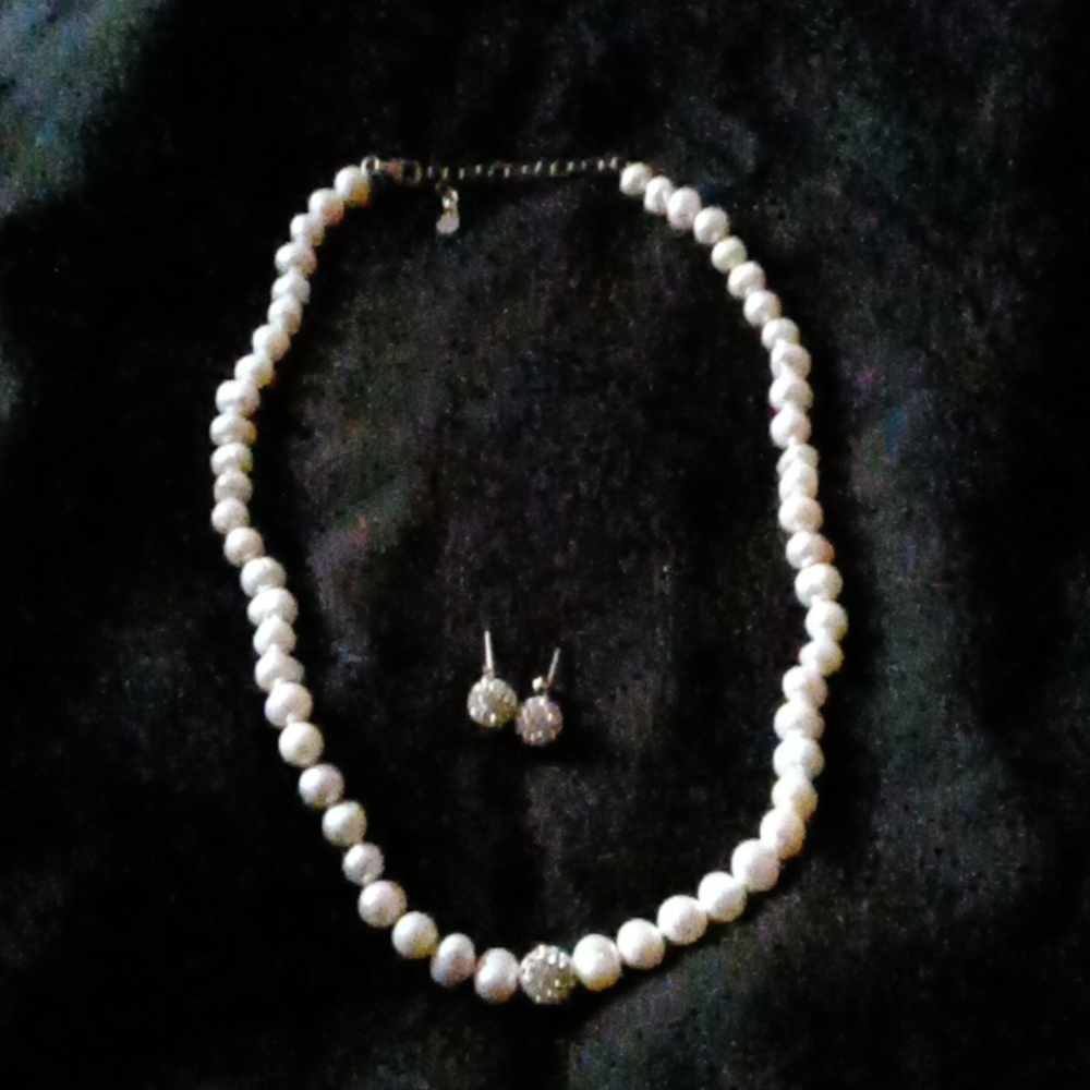 South sea pearl necklace with Matching earrings